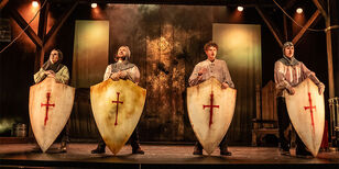 Welkom in de MIddeleeuwen 4 wat smoezelige kruisridders met grote schilden